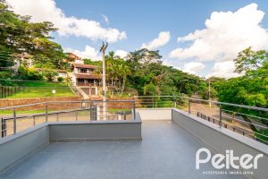 Casa à venda com 210m², 3 dormitórios, 2 suítes, 2 vagas, no bairro Jardim Isabel em Porto Alegre