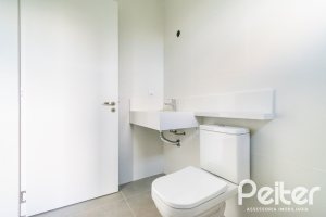 Casa à venda com 210m², 3 dormitórios, 2 suítes, 2 vagas, no bairro Jardim Isabel em Porto Alegre