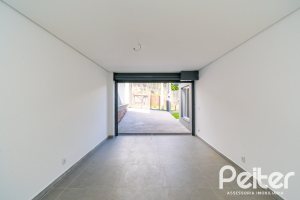 Casa à venda com 210m², 3 dormitórios, 2 suítes, 2 vagas, no bairro Jardim Isabel em Porto Alegre