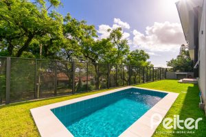 Casa à venda com 210m², 3 dormitórios, 2 suítes, 2 vagas, no bairro Jardim Isabel em Porto Alegre