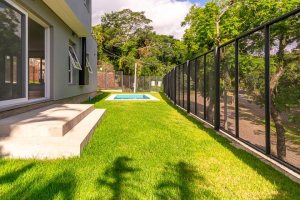 Casa à venda com 210m², 3 dormitórios, 2 suítes, 2 vagas, no bairro Jardim Isabel em Porto Alegre