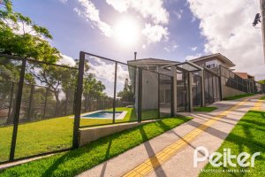 Casa à venda com 210m², 3 dormitórios, 2 suítes, 2 vagas, no bairro Jardim Isabel em Porto Alegre