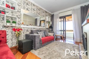 Casa à venda com 321m², 4 dormitórios, 1 suíte, 4 vagas, no bairro Vila Assunção em Porto Alegre