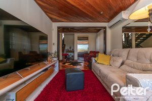 Casa à venda com 321m², 4 dormitórios, 1 suíte, 4 vagas, no bairro Vila Assunção em Porto Alegre