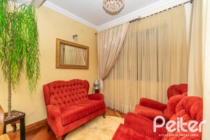 Casa à venda com 321m², 4 dormitórios, 1 suíte, 4 vagas, no bairro Vila Assunção em Porto Alegre