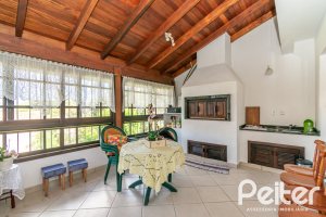 Casa à venda com 321m², 4 dormitórios, 1 suíte, 4 vagas, no bairro Vila Assunção em Porto Alegre