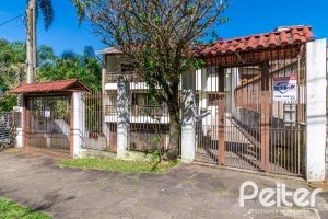Casa à venda com 321m², 4 dormitórios, 1 suíte, 4 vagas, no bairro Vila Assunção em Porto Alegre