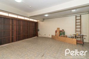 Casa à venda com 321m², 4 dormitórios, 1 suíte, 4 vagas, no bairro Vila Assunção em Porto Alegre