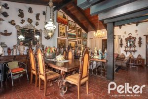 Casa à venda com 350m², 3 dormitórios, 1 suíte, 6 vagas, no bairro Jardim Isabel em Porto Alegre