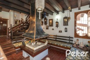 Casa à venda com 350m², 3 dormitórios, 1 suíte, 6 vagas, no bairro Jardim Isabel em Porto Alegre