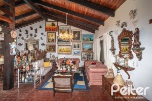 Casa à venda com 350m², 3 dormitórios, 1 suíte, 6 vagas, no bairro Jardim Isabel em Porto Alegre