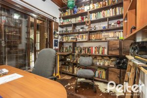 Casa à venda com 350m², 3 dormitórios, 1 suíte, 6 vagas, no bairro Jardim Isabel em Porto Alegre