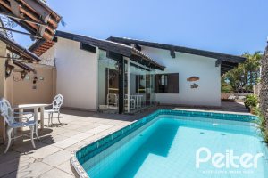 Casa à venda com 350m², 3 dormitórios, 1 suíte, 6 vagas, no bairro Jardim Isabel em Porto Alegre