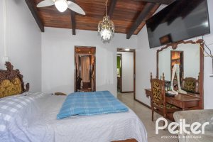 Casa à venda com 350m², 3 dormitórios, 1 suíte, 6 vagas, no bairro Jardim Isabel em Porto Alegre