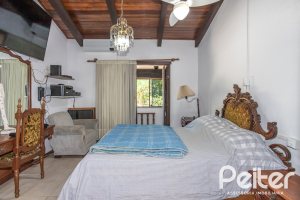 Casa à venda com 350m², 3 dormitórios, 1 suíte, 6 vagas, no bairro Jardim Isabel em Porto Alegre