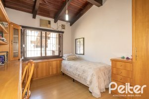 Casa à venda com 350m², 3 dormitórios, 1 suíte, 6 vagas, no bairro Jardim Isabel em Porto Alegre