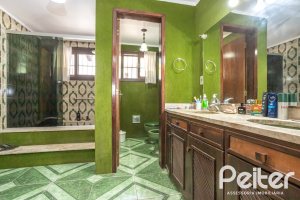 Casa à venda com 350m², 3 dormitórios, 1 suíte, 6 vagas, no bairro Jardim Isabel em Porto Alegre