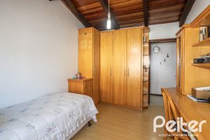 Casa à venda com 350m², 3 dormitórios, 1 suíte, 6 vagas, no bairro Jardim Isabel em Porto Alegre