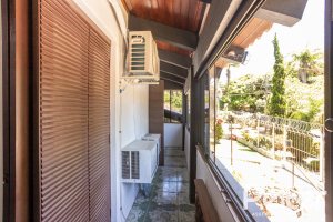 Casa à venda com 350m², 3 dormitórios, 1 suíte, 6 vagas, no bairro Jardim Isabel em Porto Alegre