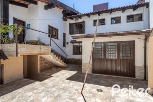 Casa à venda com 350m², 3 dormitórios, 1 suíte, 6 vagas, no bairro Jardim Isabel em Porto Alegre