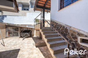 Casa à venda com 350m², 3 dormitórios, 1 suíte, 6 vagas, no bairro Jardim Isabel em Porto Alegre