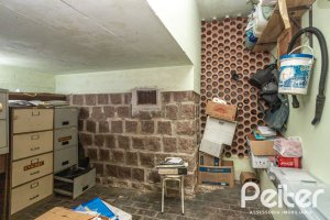 Casa à venda com 350m², 3 dormitórios, 1 suíte, 6 vagas, no bairro Jardim Isabel em Porto Alegre