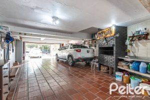 Casa à venda com 350m², 3 dormitórios, 1 suíte, 6 vagas, no bairro Jardim Isabel em Porto Alegre