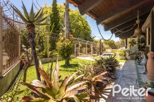 Casa à venda com 350m², 3 dormitórios, 1 suíte, 6 vagas, no bairro Jardim Isabel em Porto Alegre