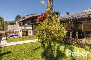 Casa à venda com 350m², 3 dormitórios, 1 suíte, 6 vagas, no bairro Jardim Isabel em Porto Alegre