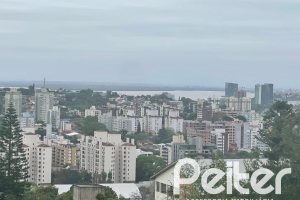Casa à venda com 397m², 4 dormitórios, 1 suíte, 4 vagas, no bairro Sétimo Céu em Porto Alegre