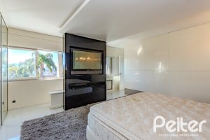 Casa em Condomínio à venda com 545m², 3 dormitórios, 3 suítes, 6 vagas, no bairro Cavalhada em PORTO ALEGRE