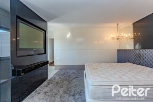 Casa em Condomínio à venda com 545m², 3 dormitórios, 3 suítes, 6 vagas, no bairro Cavalhada em PORTO ALEGRE