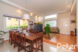 Casa em Condomínio à venda com 400m², 3 dormitórios, 1 suíte, 5 vagas, no bairro Campo Novo em Porto Alegre