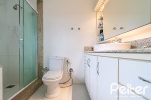 Casa em Condomínio à venda com 400m², 3 dormitórios, 1 suíte, 5 vagas, no bairro Campo Novo em Porto Alegre