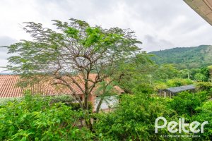 Casa em Condomínio à venda com 400m², 3 dormitórios, 1 suíte, 5 vagas, no bairro Campo Novo em Porto Alegre