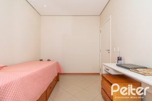 Casa em Condomínio à venda com 400m², 3 dormitórios, 1 suíte, 5 vagas, no bairro Campo Novo em Porto Alegre