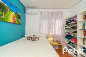 Casa em Condomínio à venda com 400m², 3 dormitórios, 1 suíte, 5 vagas, no bairro Campo Novo em Porto Alegre