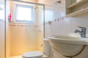 Casa em Condomínio à venda com 400m², 3 dormitórios, 1 suíte, 5 vagas, no bairro Campo Novo em Porto Alegre