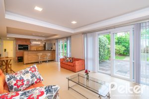 Casa em Condomínio à venda com 400m², 3 dormitórios, 1 suíte, 5 vagas, no bairro Campo Novo em Porto Alegre