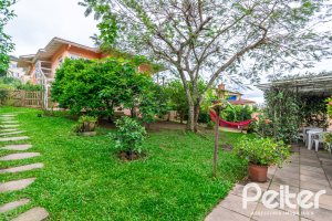 Casa em Condomínio à venda com 400m², 3 dormitórios, 1 suíte, 5 vagas, no bairro Campo Novo em Porto Alegre