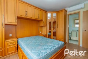 Apartamento à venda com 70m², 2 dormitórios, 1 suíte, 1 vaga, no bairro Menino Deus em Porto Alegre