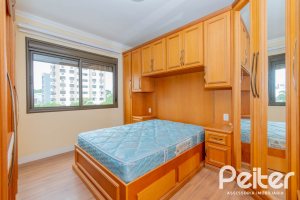Apartamento à venda com 70m², 2 dormitórios, 1 suíte, 1 vaga, no bairro Menino Deus em Porto Alegre