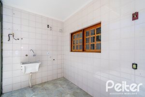 Casa à venda com 234m², 4 dormitórios, 1 suíte, 3 vagas, no bairro Tristeza em Porto Alegre