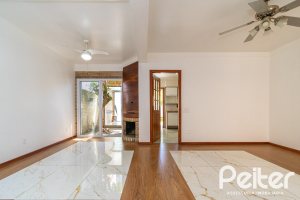 Casa à venda com 234m², 4 dormitórios, 1 suíte, 3 vagas, no bairro Tristeza em Porto Alegre