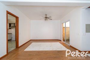 Casa à venda com 234m², 4 dormitórios, 1 suíte, 3 vagas, no bairro Tristeza em Porto Alegre
