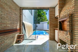 Casa à venda com 234m², 4 dormitórios, 1 suíte, 3 vagas, no bairro Tristeza em Porto Alegre