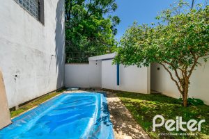 Casa à venda com 234m², 4 dormitórios, 1 suíte, 3 vagas, no bairro Tristeza em Porto Alegre