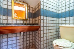 Casa à venda com 234m², 4 dormitórios, 1 suíte, 3 vagas, no bairro Tristeza em Porto Alegre