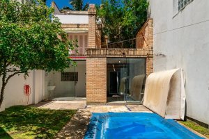 Casa à venda com 234m², 4 dormitórios, 1 suíte, 3 vagas, no bairro Tristeza em Porto Alegre