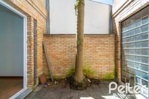 Casa à venda com 234m², 4 dormitórios, 1 suíte, 3 vagas, no bairro Tristeza em Porto Alegre